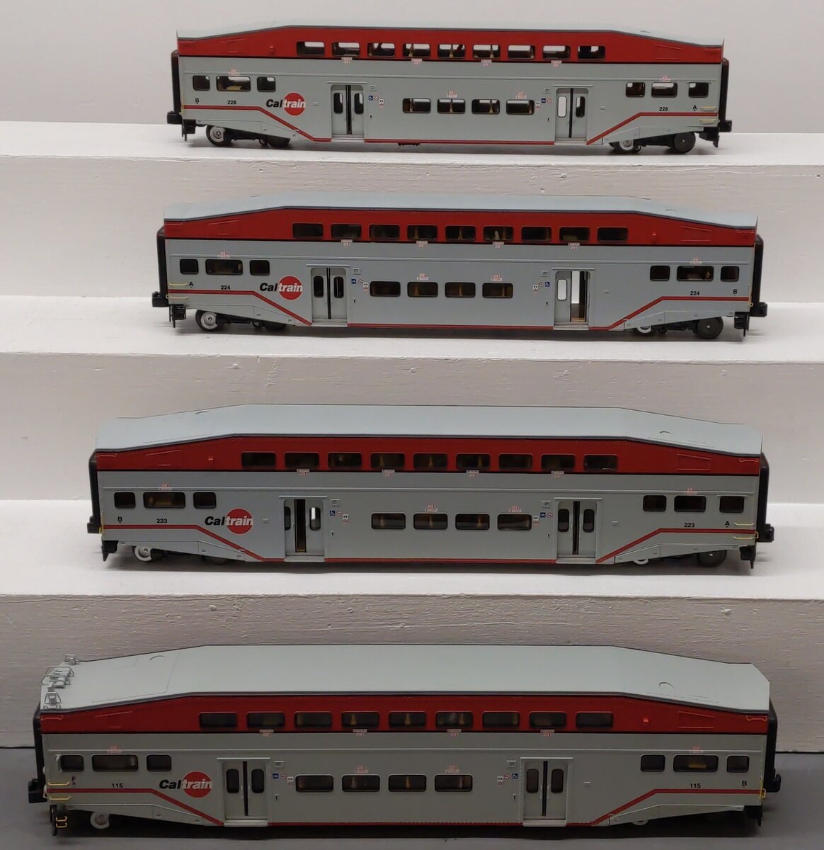 MTH 20-65203 4-Car Bi-Level Bombardier Passenger Set EX/Box