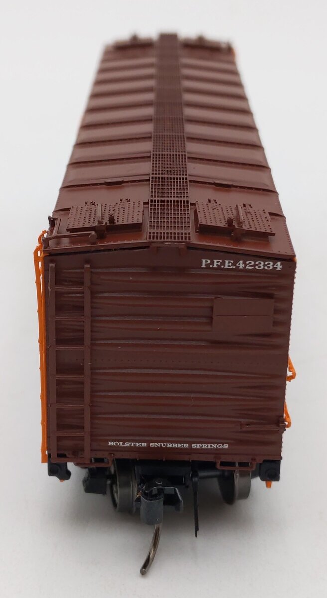 InterMountain 46703-43 HO Scale Pacific Fruit Express Reefer Car #42334 EX/Box
