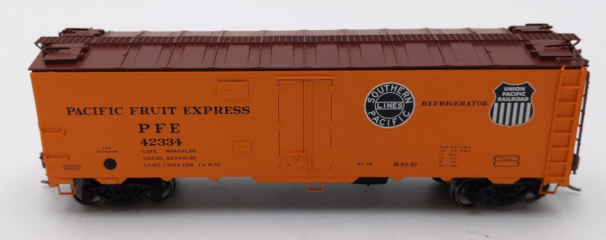 InterMountain 46703-43 HO Scale Pacific Fruit Express Reefer Car #42334 EX/Box