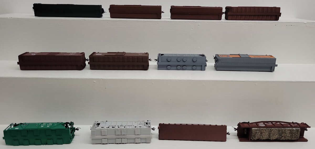 Bowser & Other HO Assorted Freight Cars #329,146573,540026,875113,6412,6465 [12] VG
