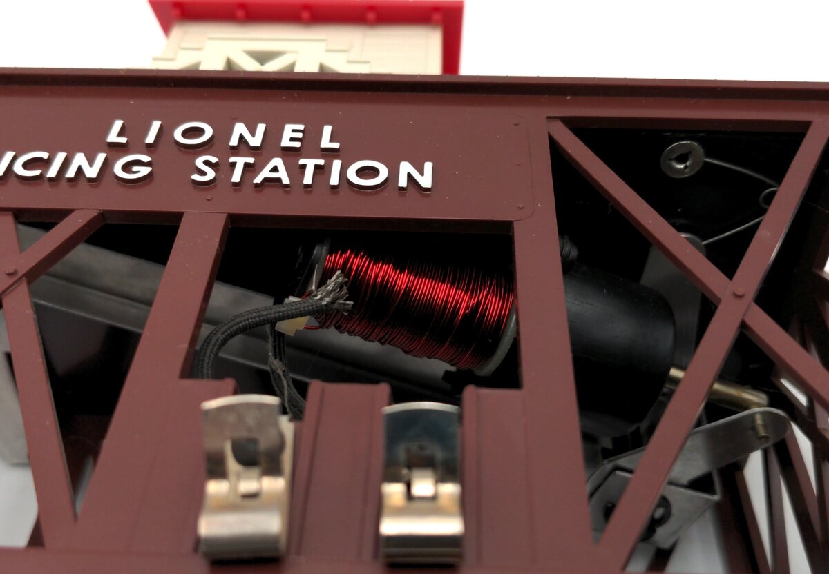Lionel 6-2306 O Gauge Operating Icing Station w/ PFE Ice Car #6700 LN/Box