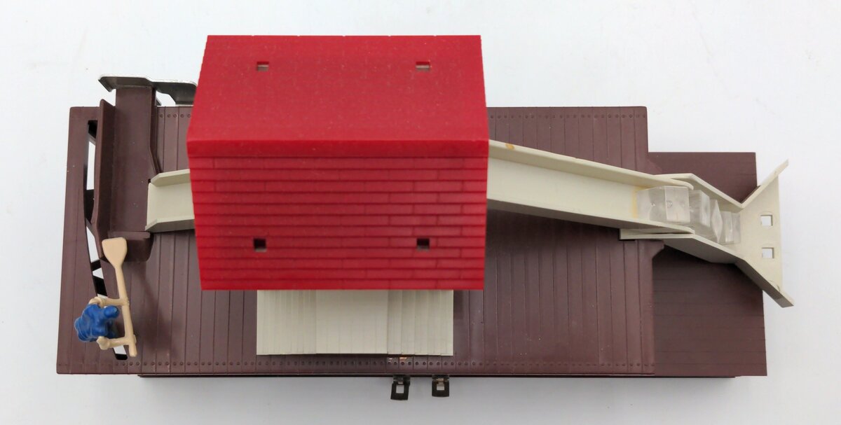 Lionel 6-2306 O Gauge Operating Icing Station w/ PFE Ice Car #6700 LN/Box
