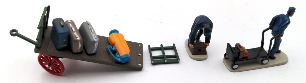 Lionel 6-12962 O Gauge Passenger Service Center with Operating Whistle LN/Box