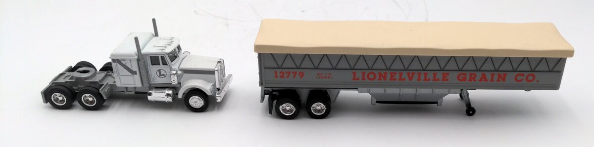 Lionel 6-12779 O Gauge Lionelville Grain Co. Tractor & Grain Rig EX/Box