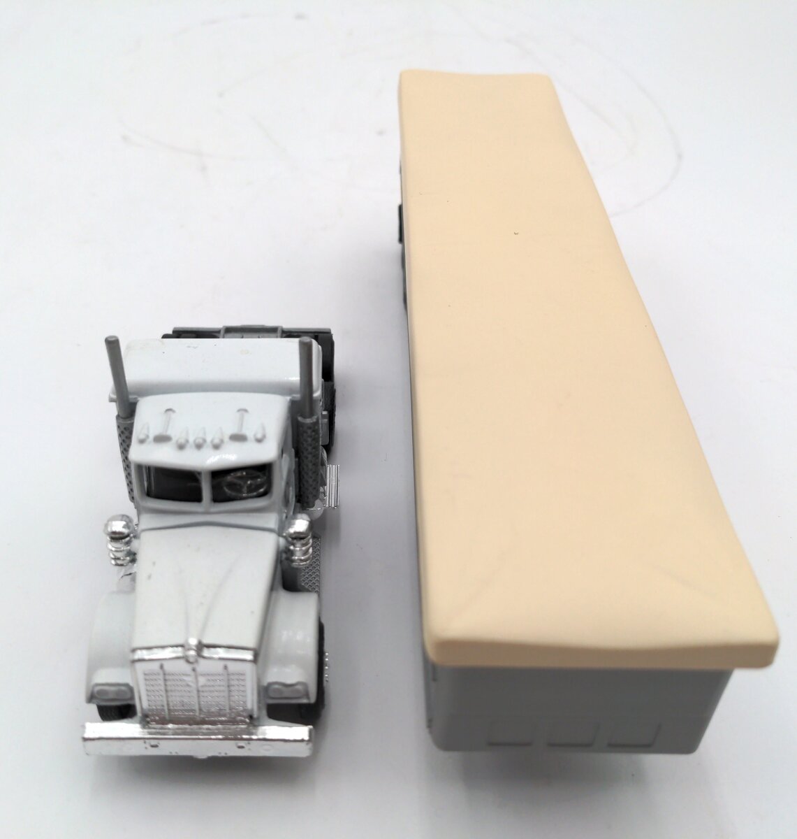 Lionel 6-12779 O Gauge Lionelville Grain Co. Tractor & Grain Rig EX/Box