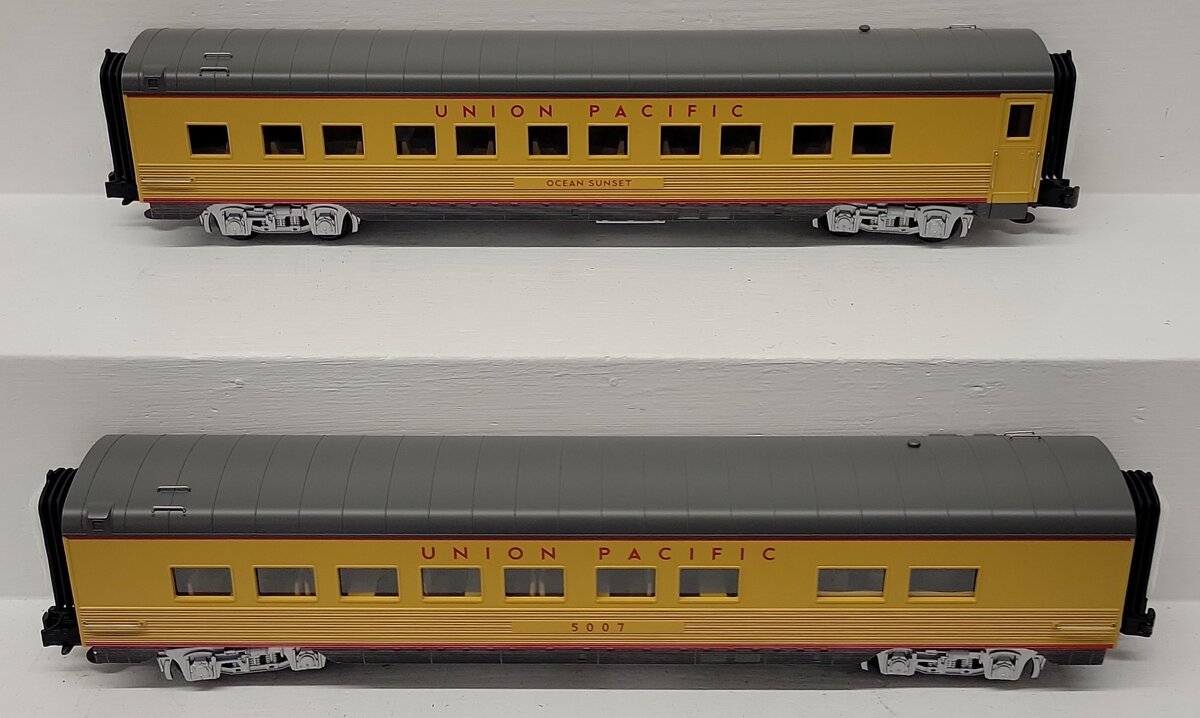 MTH 30-6738 O UP 60' Streamlined ABS Sleeper/Diner Passenger Car Set (Set of 2) EX/Box