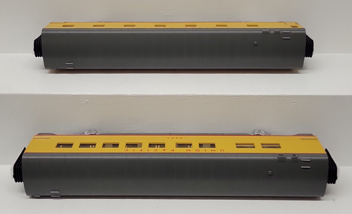 MTH 30-6738 O UP 60' Streamlined ABS Sleeper/Diner Passenger Car Set (Set of 2) EX/Box