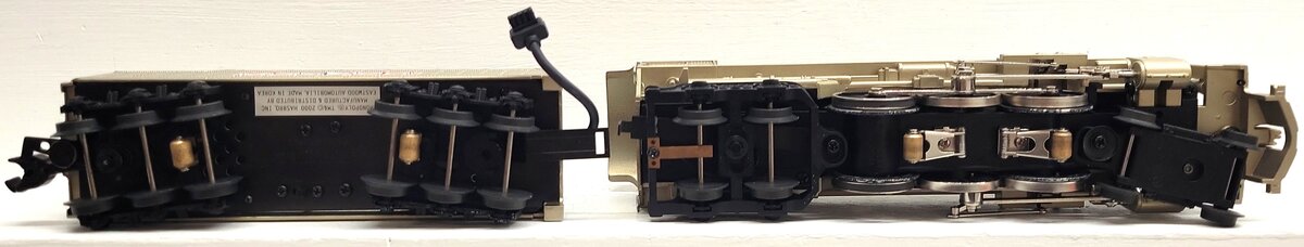 Lionel 6-52219 Monopoly 4-6-4 Bronze Hudson Steam Locomotive #2000 EX/Box