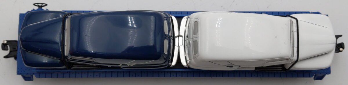 Lionel 6-16985 O Gauge Eastwood Automobilia Flatcar w/ Ford Panel Trucks #6424 EX/Box