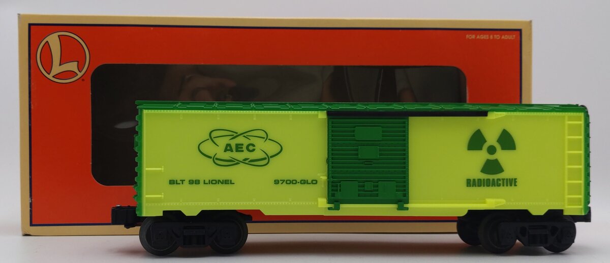 Lionel 6-26215 O Gauge AEC Glow in the Dark Boxcar LN/Box
