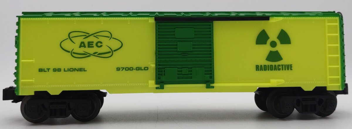 Lionel 6-26215 O Gauge AEC Glow in the Dark Boxcar LN/Box