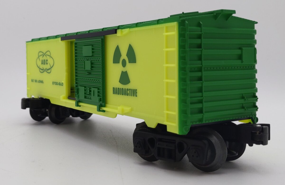 Lionel 6-26215 O Gauge AEC Glow in the Dark Boxcar LN/Box
