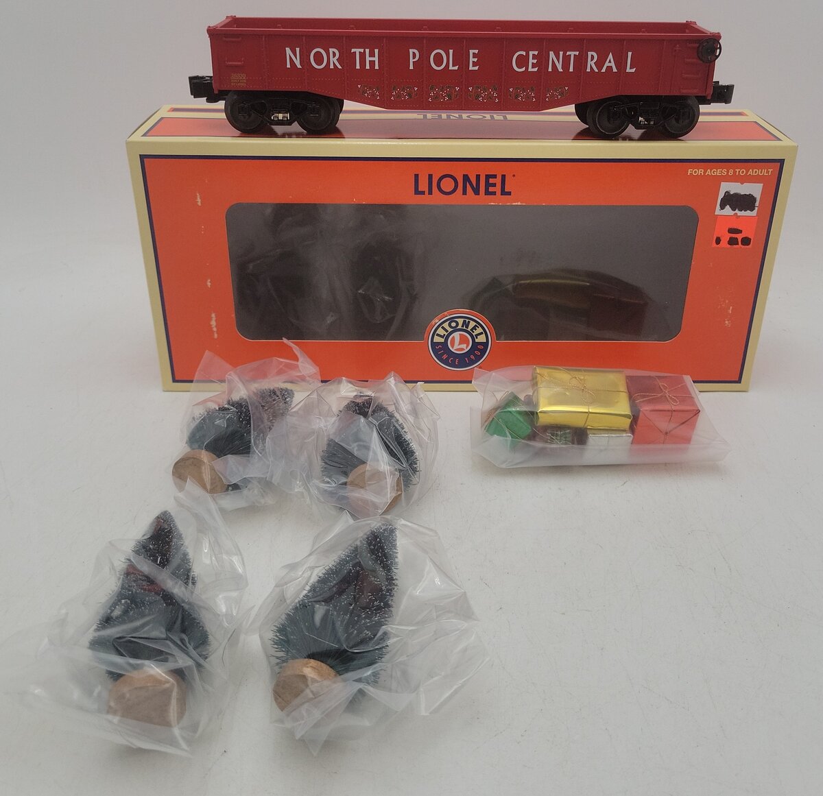 Lionel 6-26330 O Gauge Christmas Gondola with Trees & Presents LN/Box