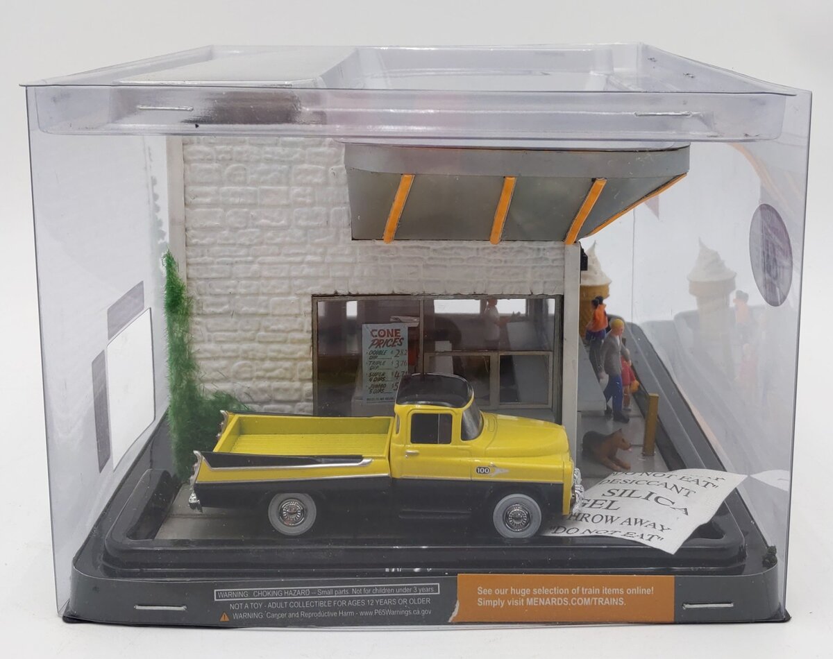 Menards 275-9284 O Scale Liam's Frozen Custard Stand NIB