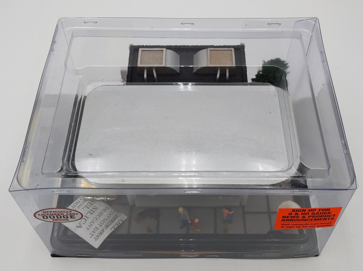 Menards 275-9284 O Scale Liam's Frozen Custard Stand NIB