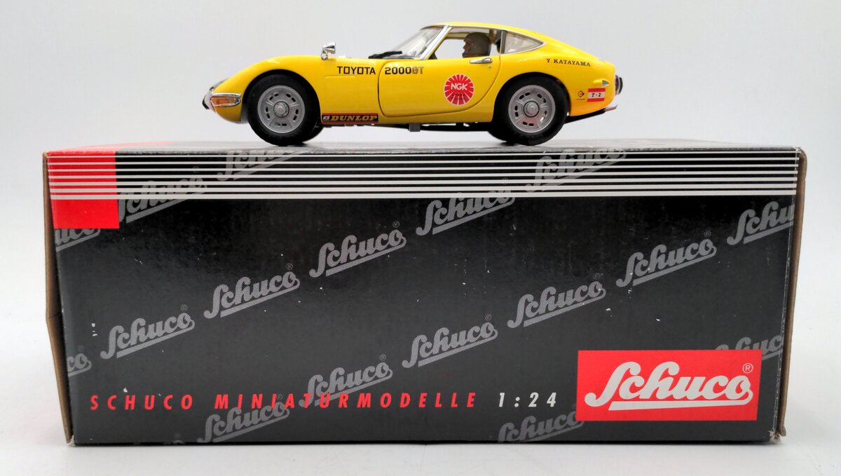 Schuco 05532 1:24 Diecast Toyota 2000 GT Racing Version NIB