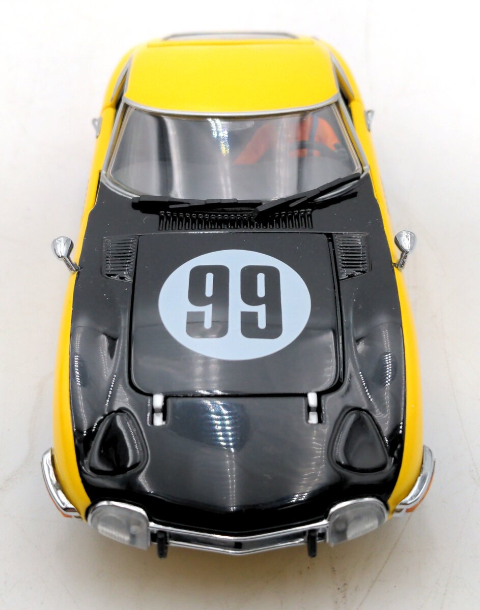 Schuco 05532 1:24 Diecast Toyota 2000 GT Racing Version NIB
