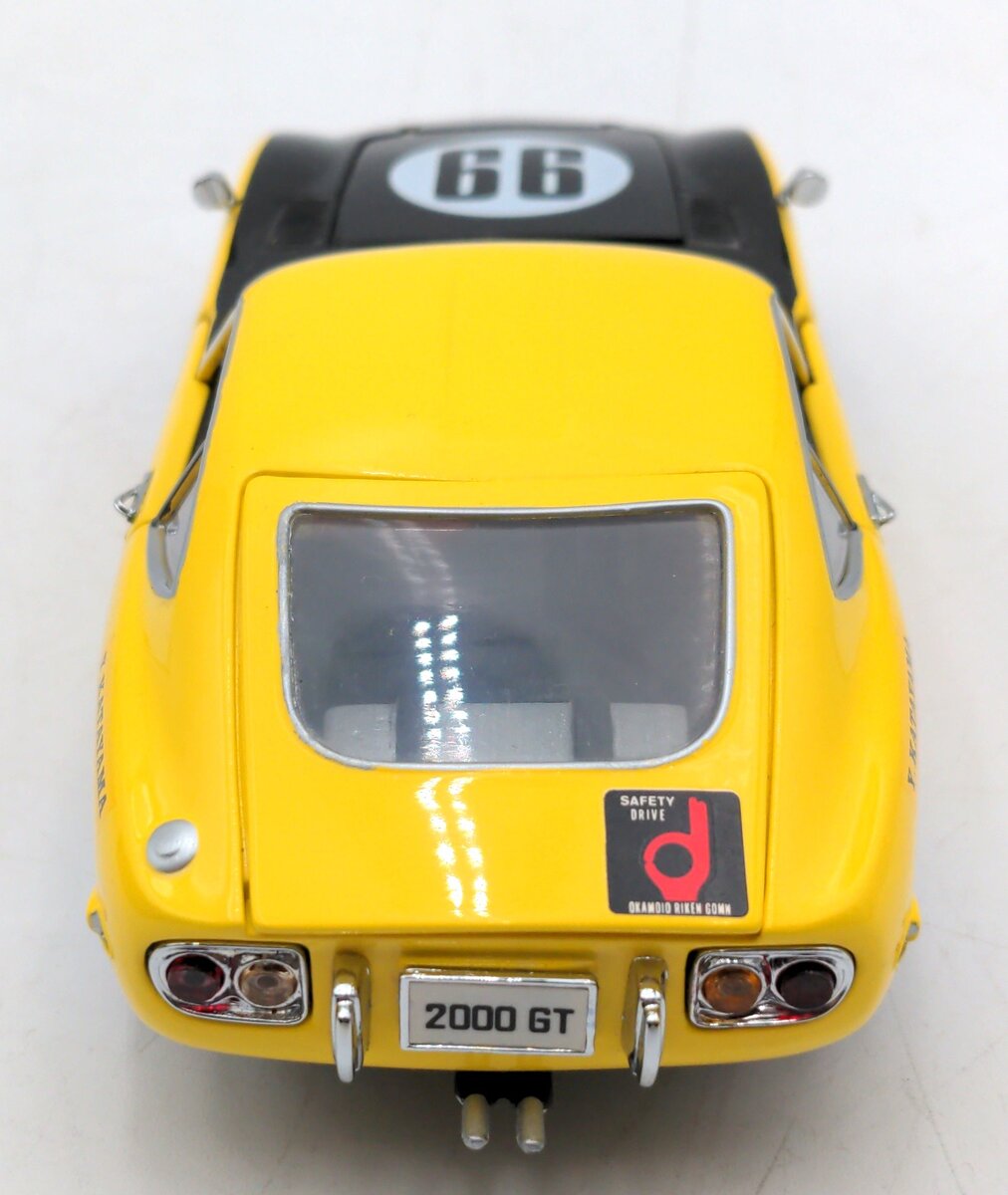 Schuco 05532 1:24 Diecast Toyota 2000 GT Racing Version NIB