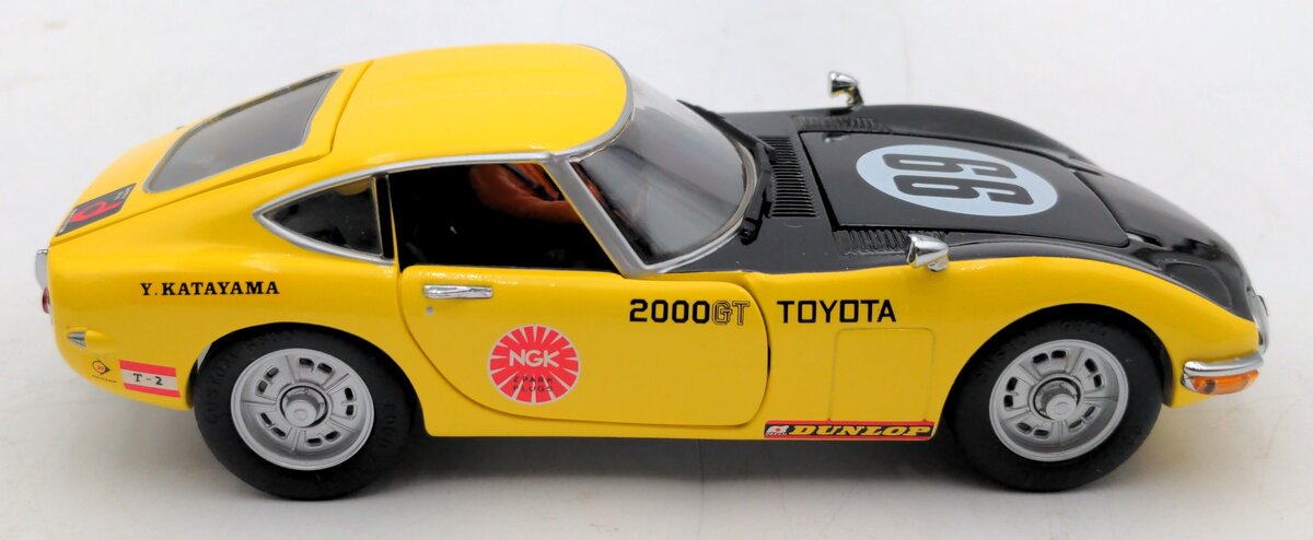 Schuco 05532 1:24 Diecast Toyota 2000 GT Racing Version NIB