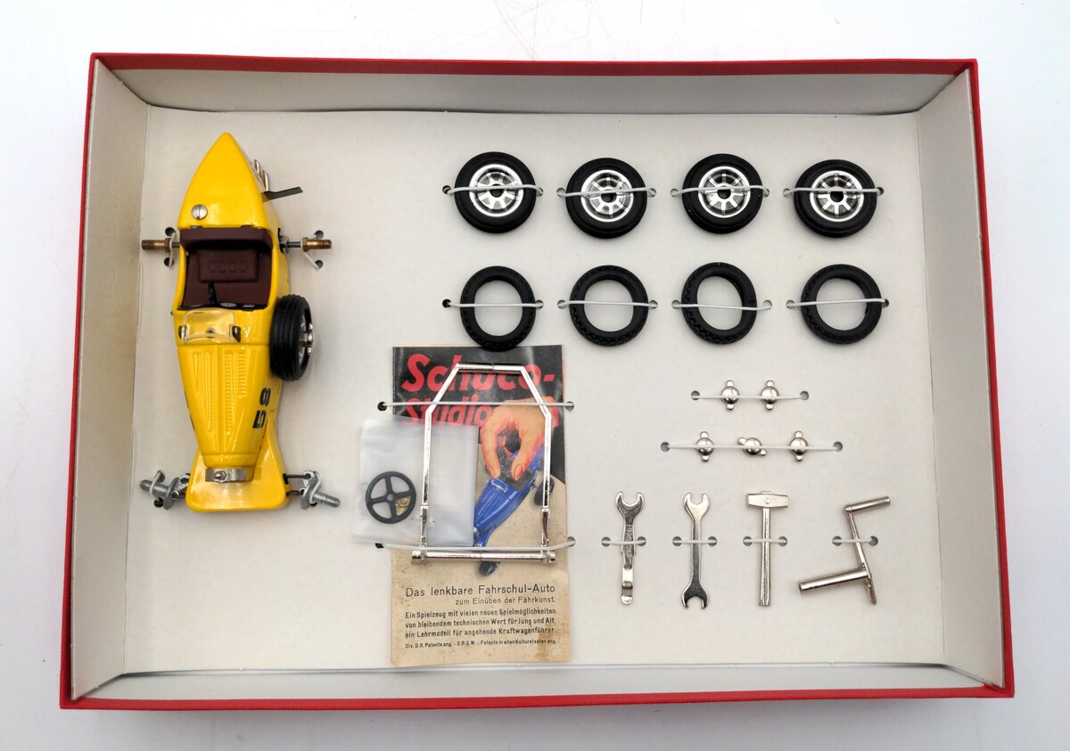 Schuco 01746 Tin Lithograph Studio IV Bausatz Wind-Up Car Kit NIB
