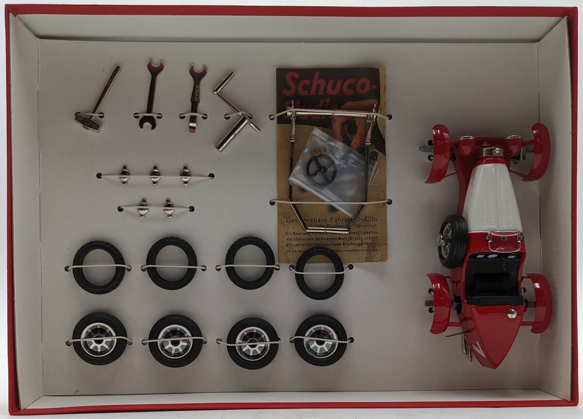 Schuco 01745 1:24 Scale Diecast Studio IV Bausatz Bugatti 35B NIB