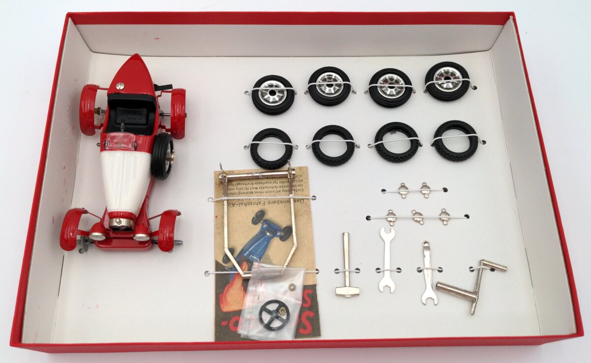 Schuco 01745 Studio IV Bausatz Bugatti 35B VG/Box