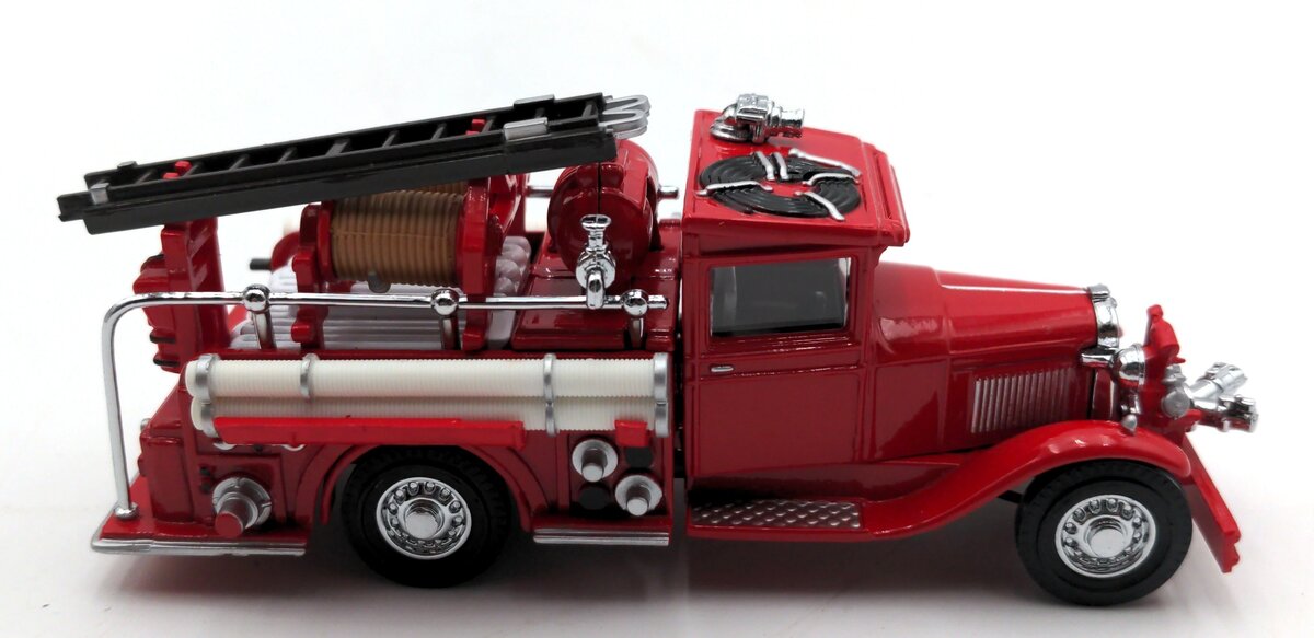 Matchbox YFE06-M 1:43 Scale Diecast 1932 Ford AA Fire Engine NIB