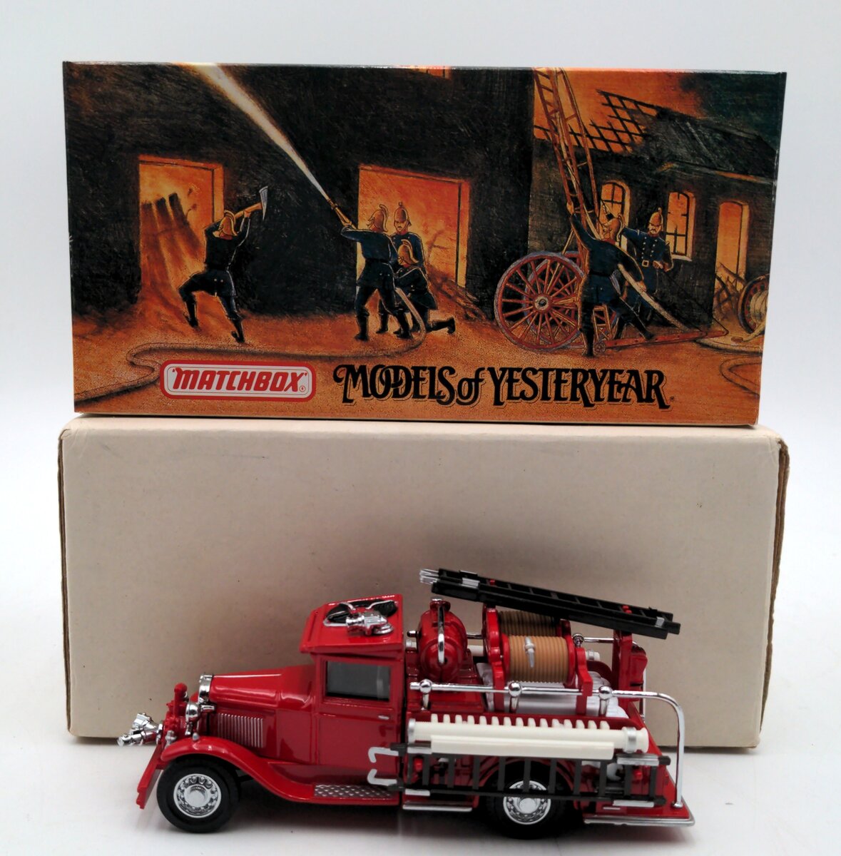 Matchbox YFE06-M 1:43 Scale Diecast 1932 Ford AA Fire Engine NIB