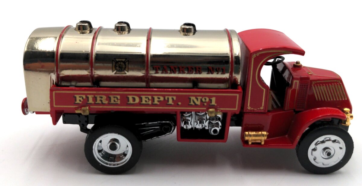 Matchbox YFE11-M 1:43 Scale Diecast 1923 Mack AC Water Tanker EX/Box