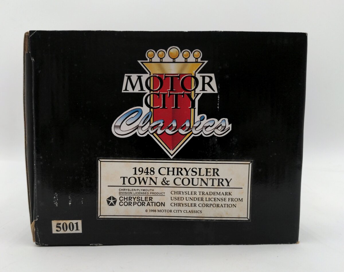 Motor City Classics 5001 1:18 Tan Chrysler Town & Country in Catalina NIB