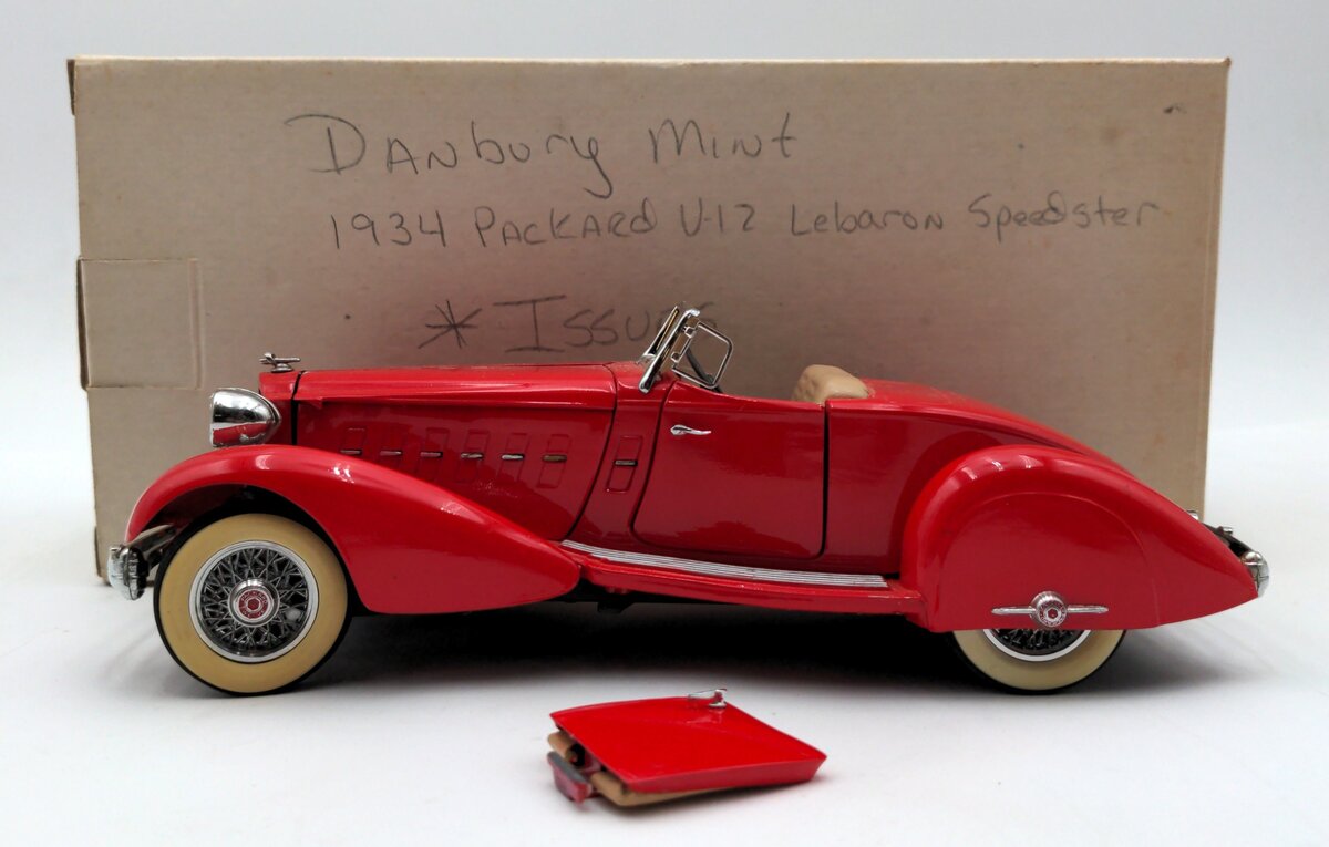 Danbury Mint 1934 1:24 1934 Packard V12 Lebaron Speedster VG/Box