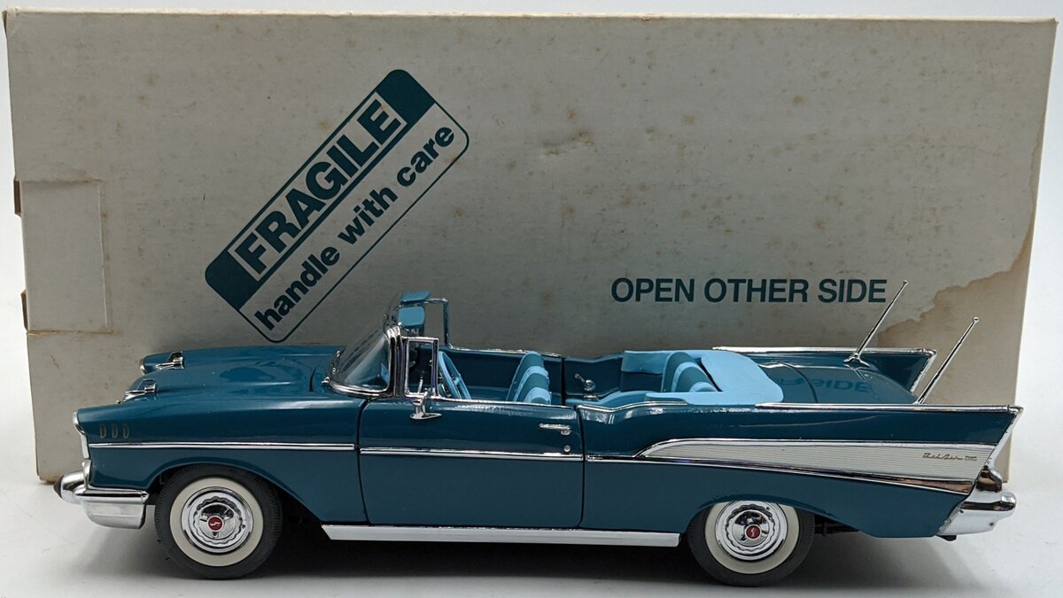 Danbury Mint 1957 1:24 Diecast 1957 Chevrolet Bel-Air in Blue NIB