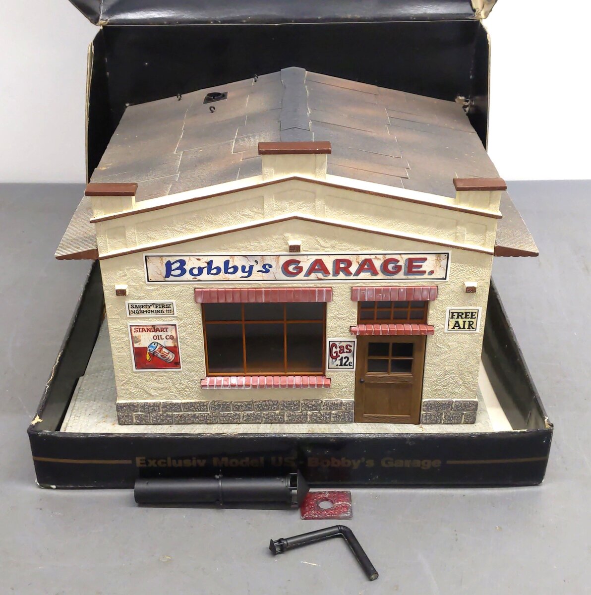 Pola 1931 G Scale Bobby's Garage VG/Box