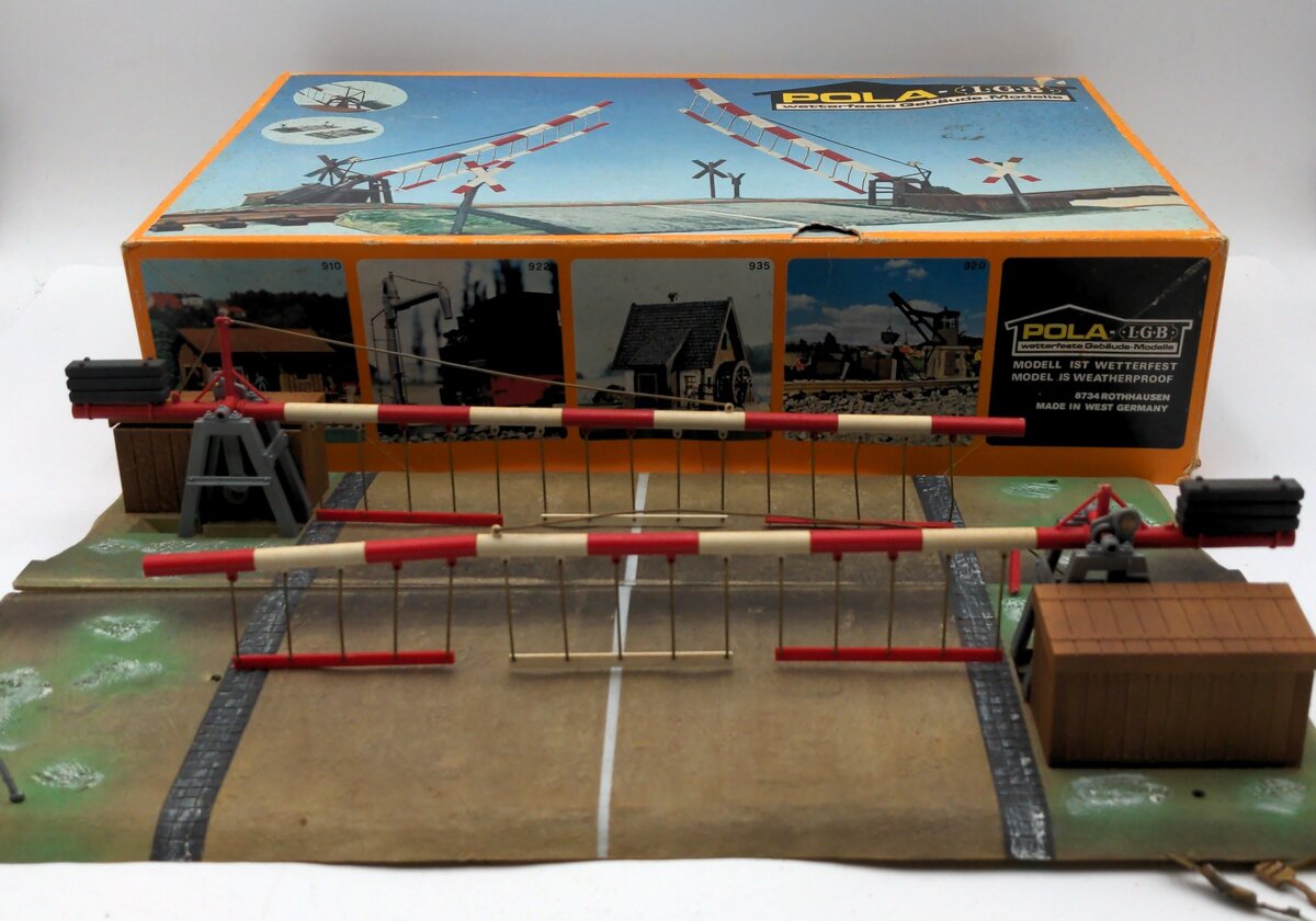 LGB 578-940 G Scale Operating Crossing Gate VG/Box