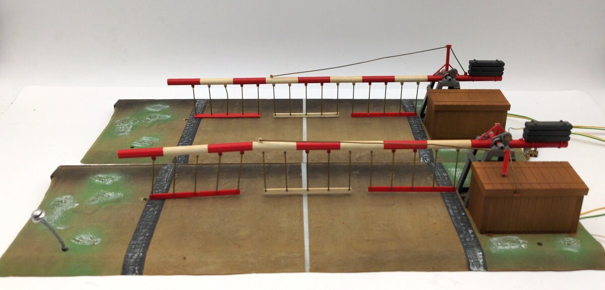 LGB 578-940 G Scale Operating Crossing Gate VG/Box