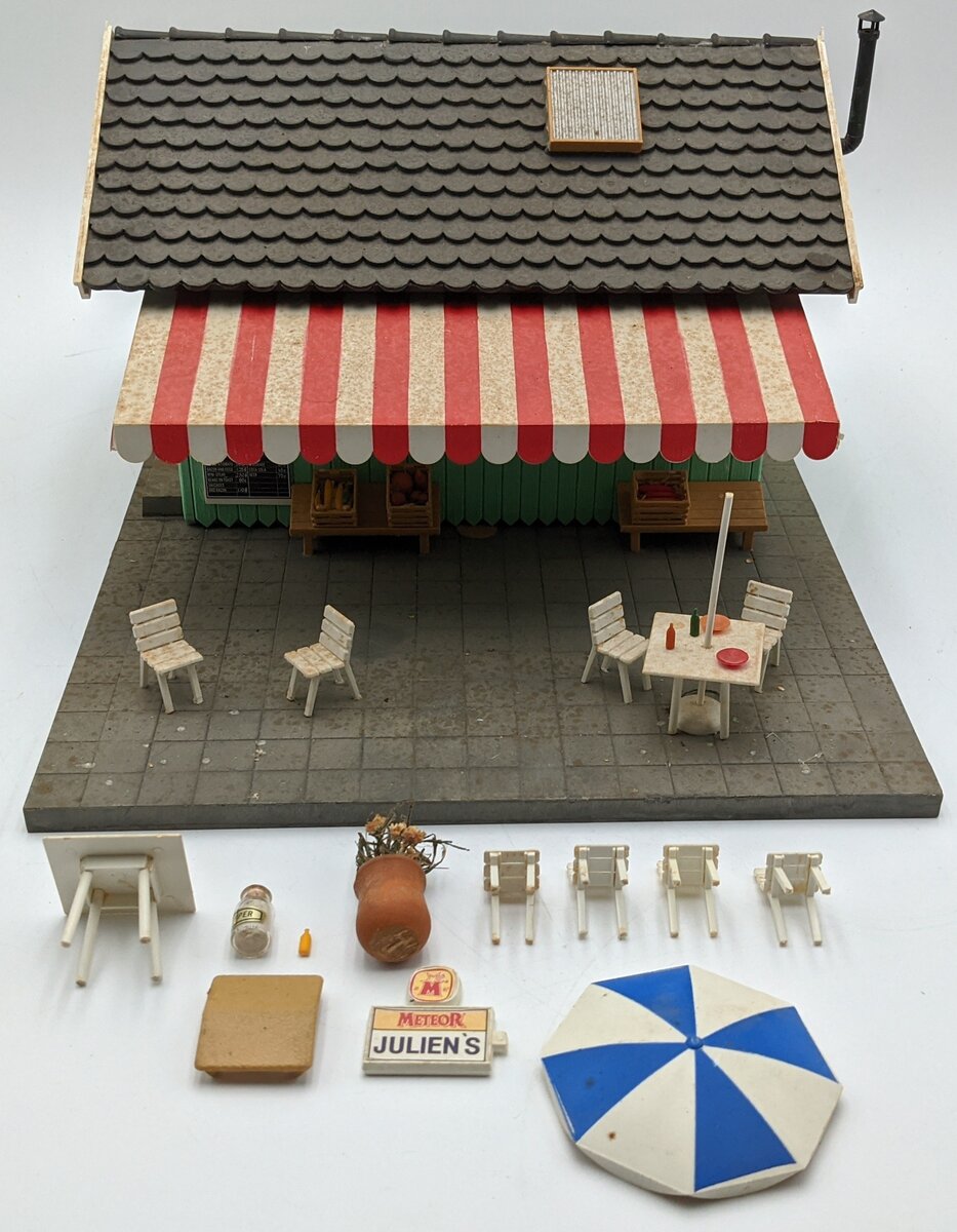 Pola 994 G Scale Paul's Burger and Shake (Assembled) VG