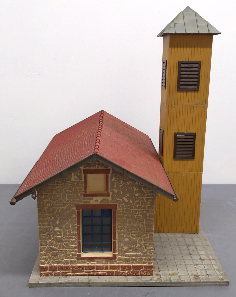 Pola 992 G Scale Fire Station Kit- Assembled