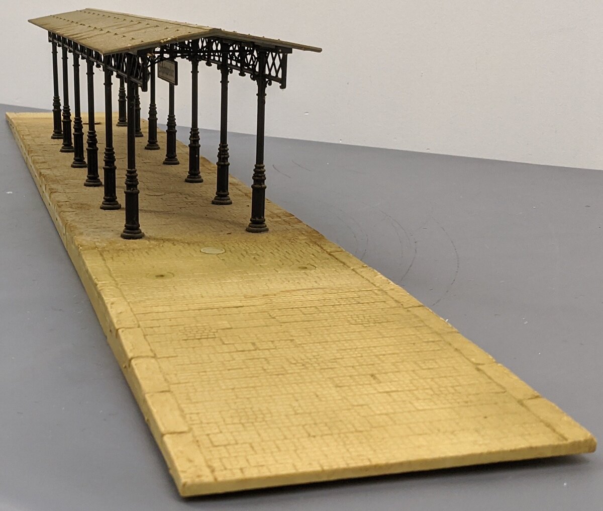 Pola G Scale Train Station Platform VG