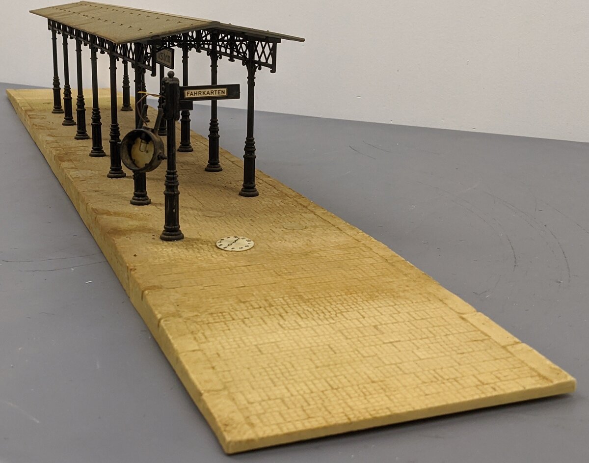 Pola G Scale Train Station Platform VG