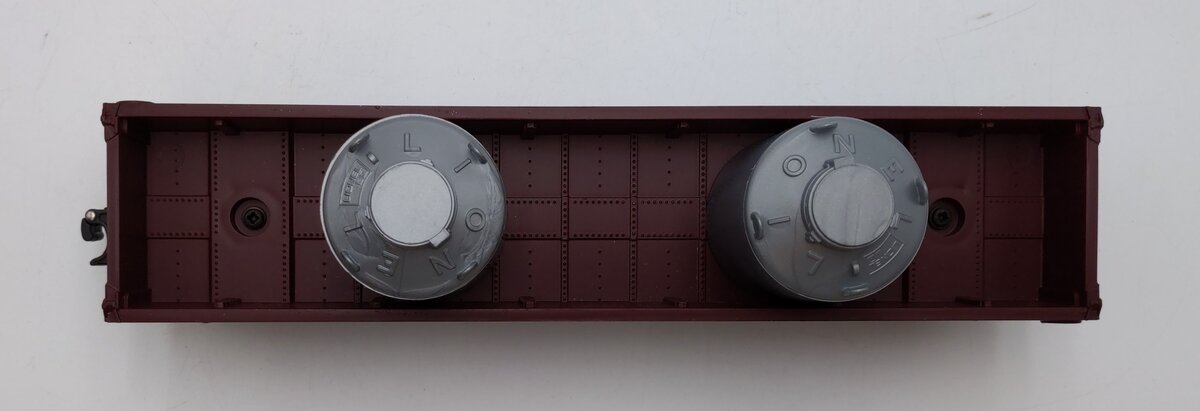 Lionel 6-6205 O Gauge Canadian Pacific Long Gondola with Canisters LN/Box