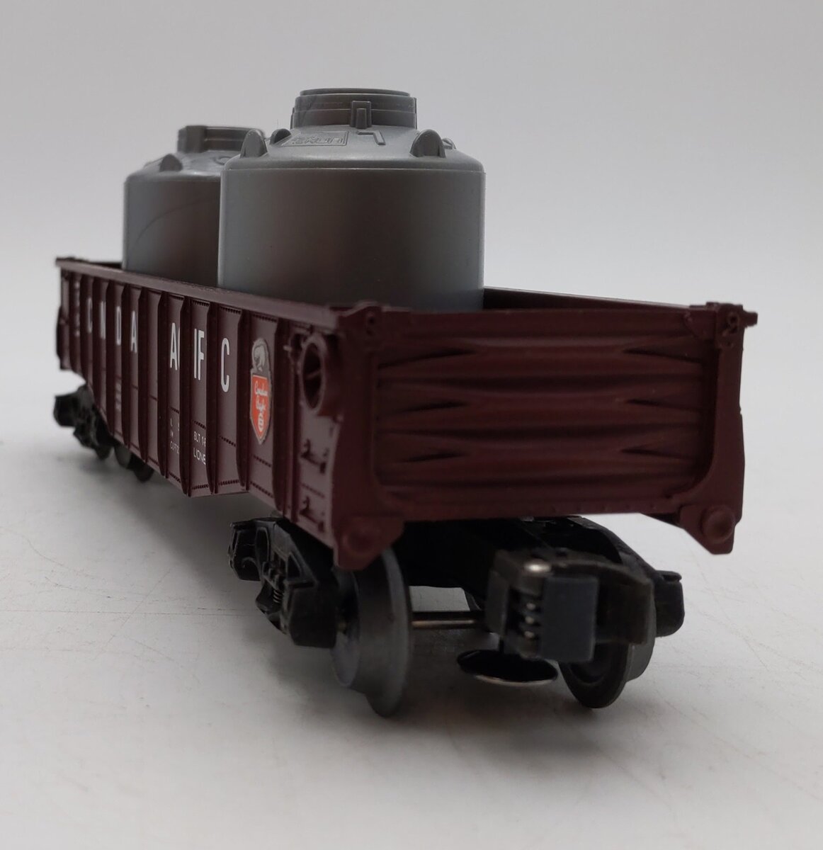 Lionel 6-6205 O Gauge Canadian Pacific Long Gondola with Canisters LN/Box