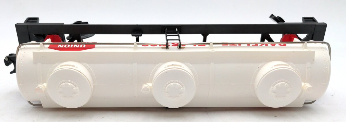 Lionel 6-9327 O Gauge Bakelite Plastics Triple Dome Tank Car VG/Box