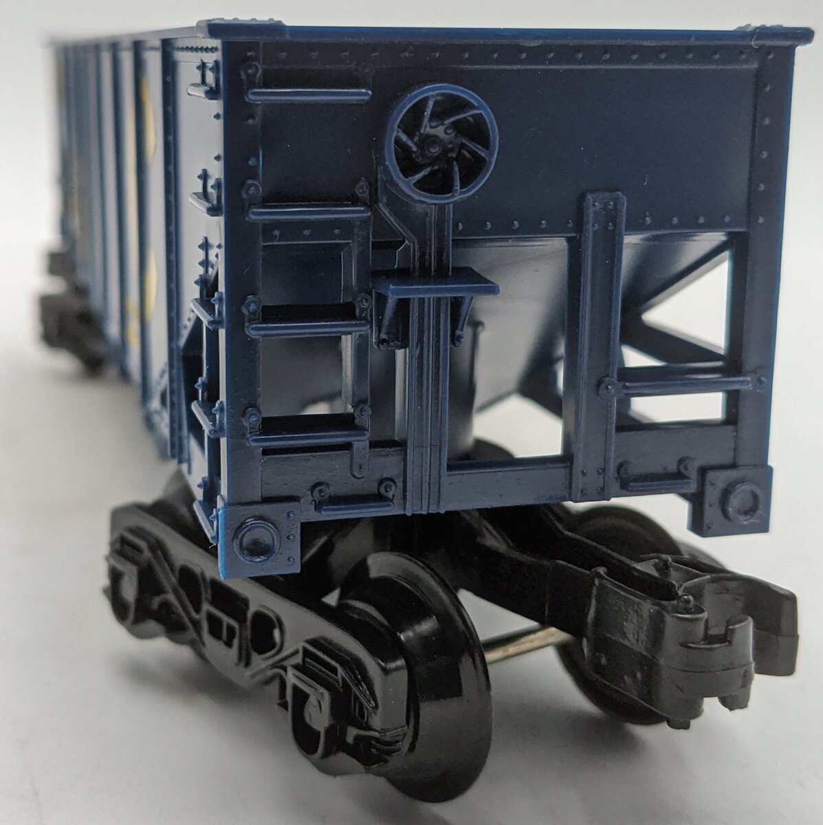 Lionel 6-9038 O Gauge Chessie Short 2-Bay Hopper Car #9038 NIB