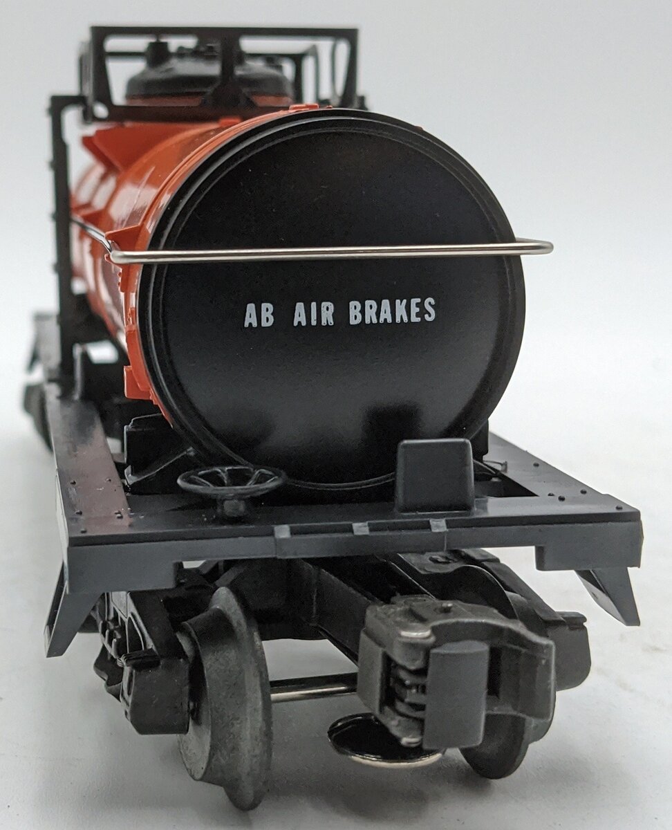 Lionel 6-19600 O Gauge Milwaukee Road Single Dome Tank Car #19600 NIB