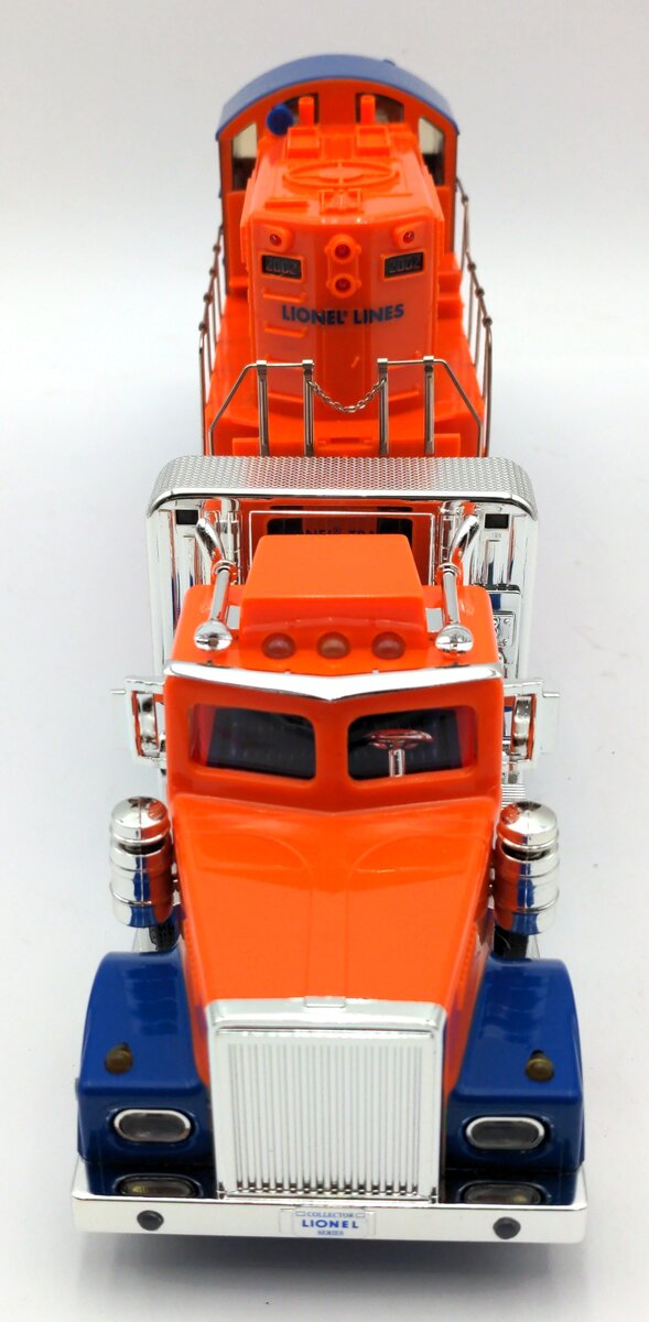 Lionel TMT-18416 LT-702 Lionel Lines Flatbed Toy Truck with Diesel Locomotive LN/Box