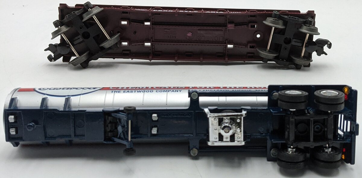 Lionel 6-52083 O Gauge Pennsylvania Flatcar w/ Eastwood Chemicals Tanker NIB