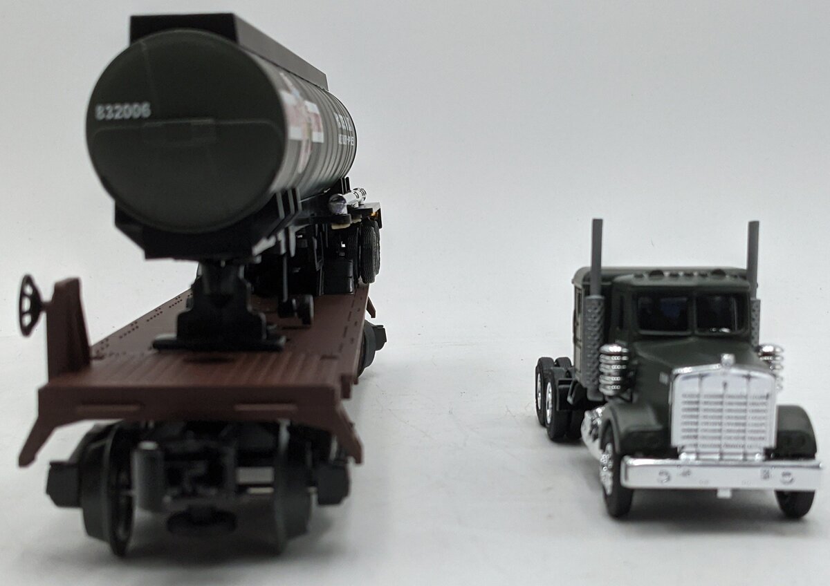 Lionel 6-52392 O Gauge PRR Flatcar w/Hood's Milk Tanker Truck NIB
