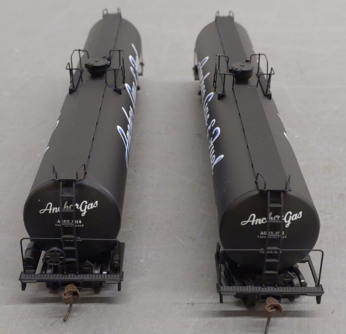 Walthers 932-7302 HO AGFX 33,000 Gallon LPG Tank Car #1011 #1014 2-Pack EX/Box