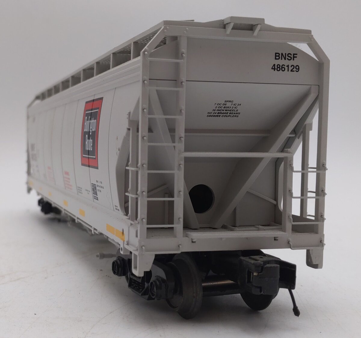MTH O Scale  3-Bay Centerflow Hopper 486129 VG