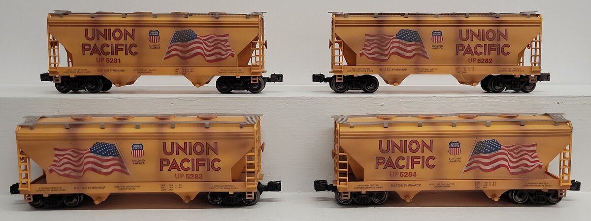 Menards 275-9239 O Gauge Union Pacific Weathered Center-Flow Hoppers (Set of 4) EX